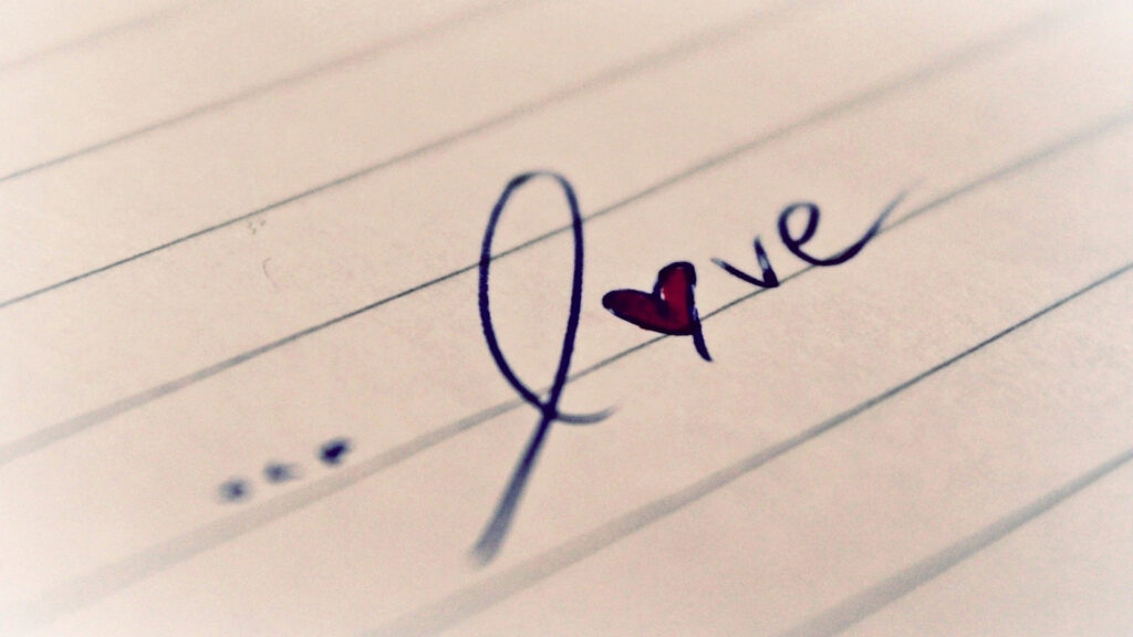 Das Wort Love auf einem Brief geschrieben 